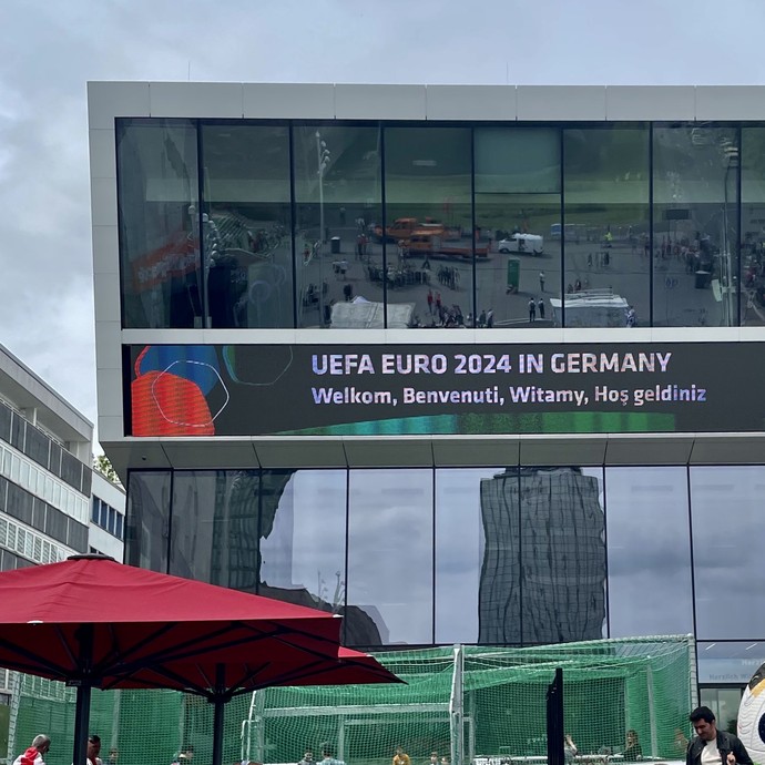 None (vergrößerte Bildansicht wird geöffnet)